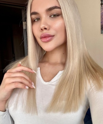 Опытная, креативная и всегда готова подарить незабываемое удовольствие. 💋 Со мной ты окунешься в мир ярких эмоций и наслаждения. Мне нравится узнавать новое и экспериментировать в сексе. Умею удовлетворить самые сокровенные фантазии. 😈 Фото настоящие, откровенные и сексуальные. Атмосфера комфорта и непринужденности гарантирована. 🌹 Читай мои отзывы и ты узнаешь, как мои клиенты наслаждаются мной. Приглашаю в гости, я живу в Москве, Москвы в самом центре. 💕 Доверься мне, позволь себе стать волшебным моментом в моих нежных объятиях. 💫 Яна
